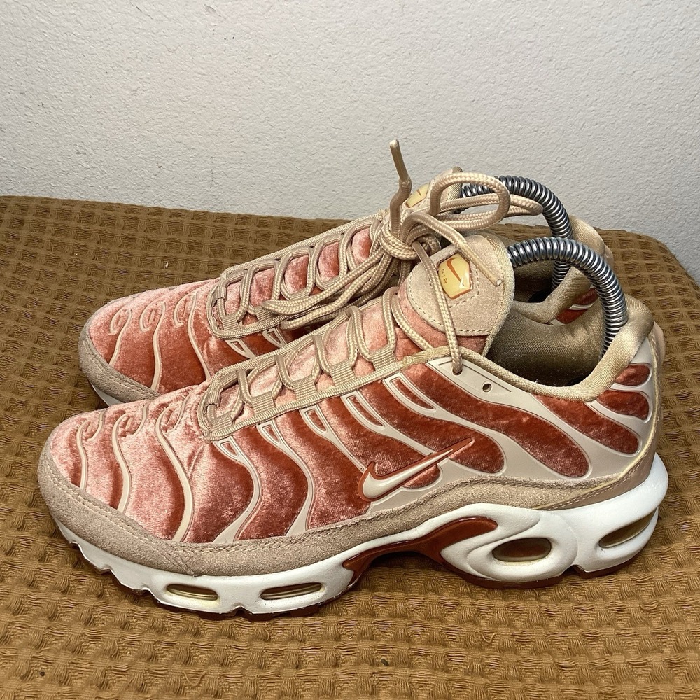 Nike Air Max Plus Dusty Peach Women's Size 7 Velvet Running Shoes AH6788-201